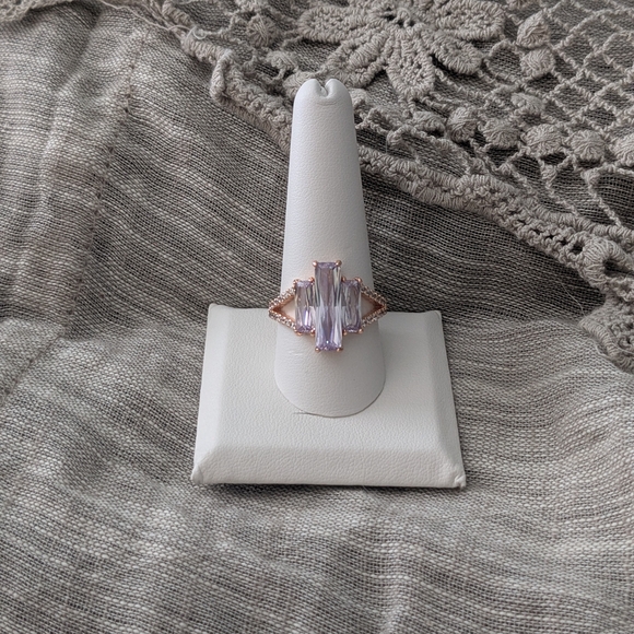Bomb Party Jewelry - Elegant Rose Gold and Light Purple Women's Ring